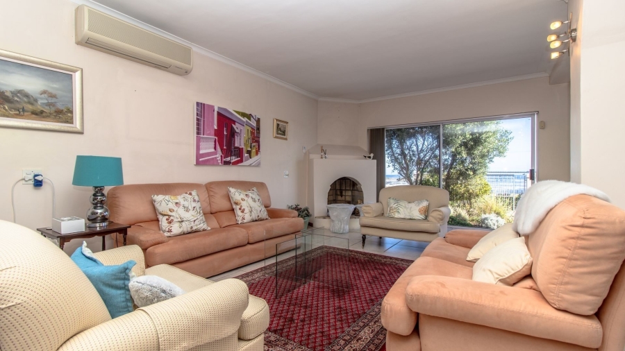 5 Bedroom Property for Sale in Sandbaai Western Cape